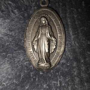 Antique-Style Miraculous Medal Pendant Necklace in Aged Silver Tone
